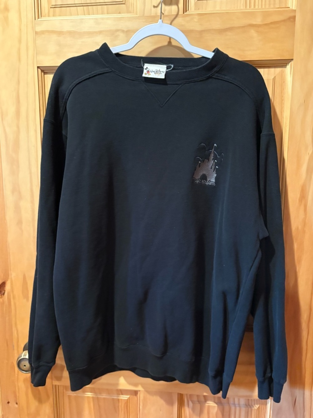 Vintage Walt Disney World Magic Kingdom Castle Embroidered Crewneck Sweatshirt L